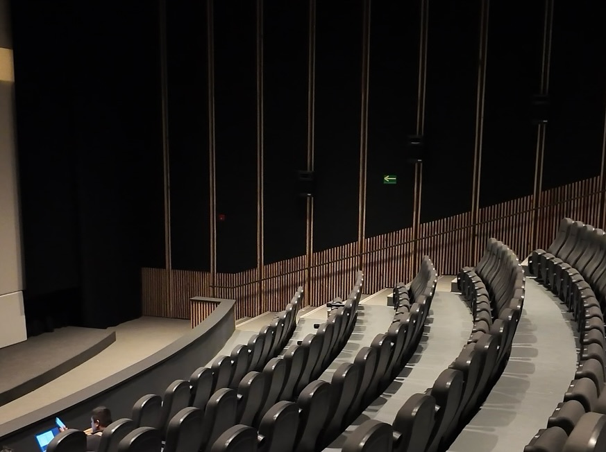 tecnología de audio y video para cines profesionales